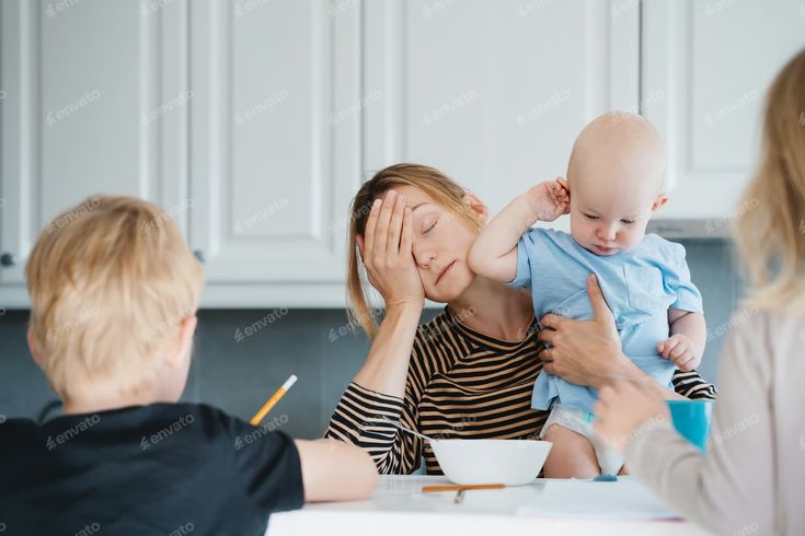 7 Subtle Signs of Mom Burnout That Are Easy to Miss