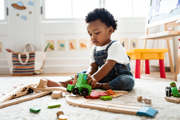 How to Reduce Screen Time Without the Meltdown: An Independent Play Blueprint for Busy Moms